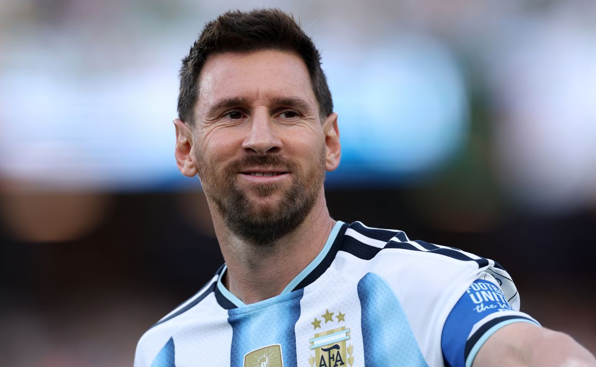 Lionel Messi unveils special Argentina jersey for his farewell match vs Benin - World Soccer Talk thumbnail