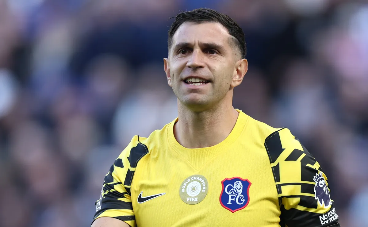 Emiliano Martinez could miss Argentinas November friendlies after jaw injury in Chelsea win over Everton - World Soccer Talk thumbnail