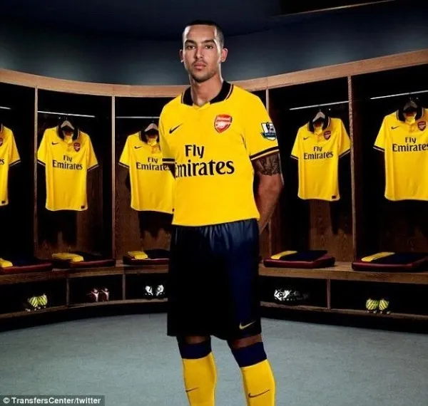 theo-walcott-arsenal-away-kit