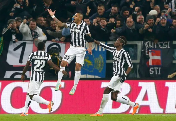 Juventus' Vidal celebrates with teammates after scoring against AS Roma during their Italian Serie A soccer match in Turin