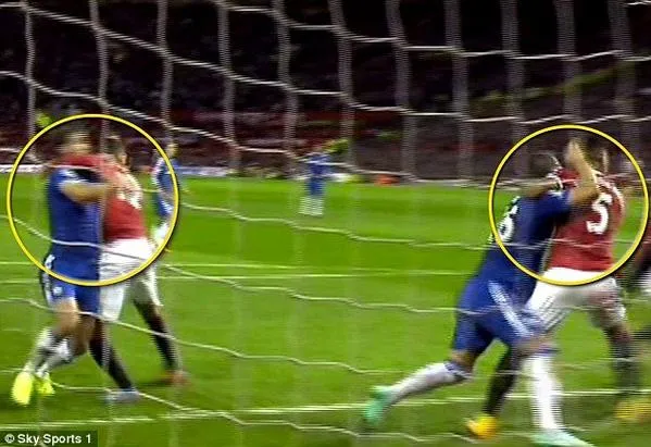 chelsea-headlock-united