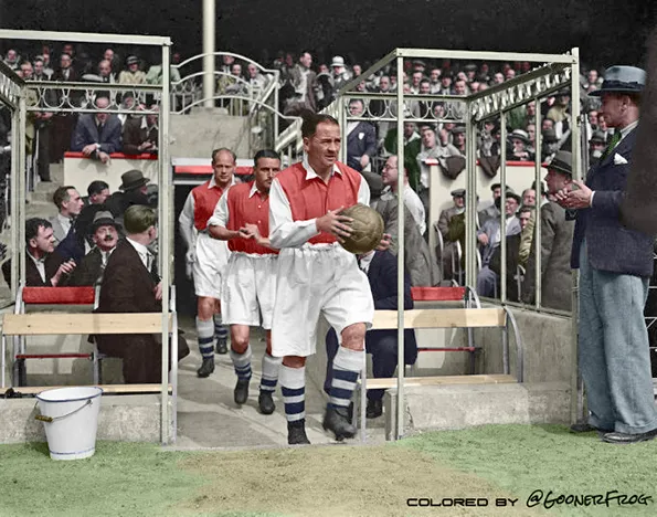 arsenal-entering-the-pitch