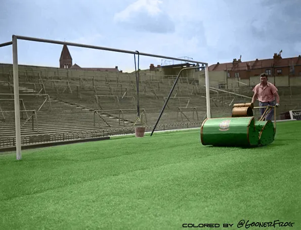 arsenal-mowing-highbury