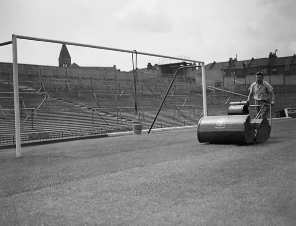 arsenal-mowing-lawn-bw