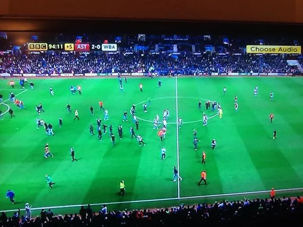 aston-villa-pitch-invasion