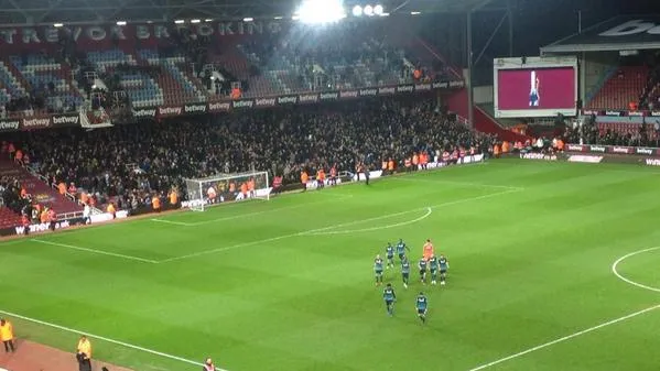 chelsea-away-fans-at-west-ham