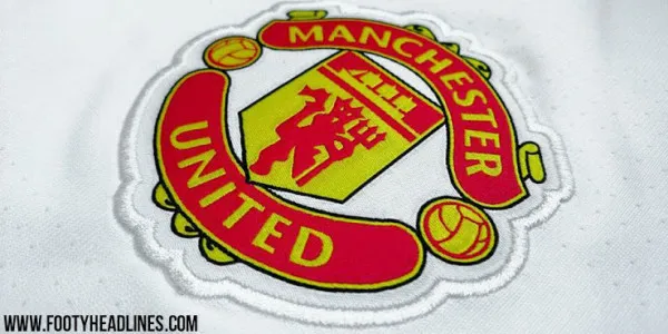 manchester-united-away-shirt-crest