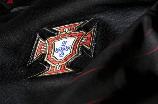 portugal-2015-away-jersey-crest