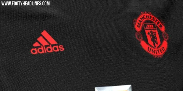 manchester-united-15-16-third-kit-closeup