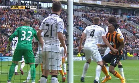 abel-hernandez-phil-jones