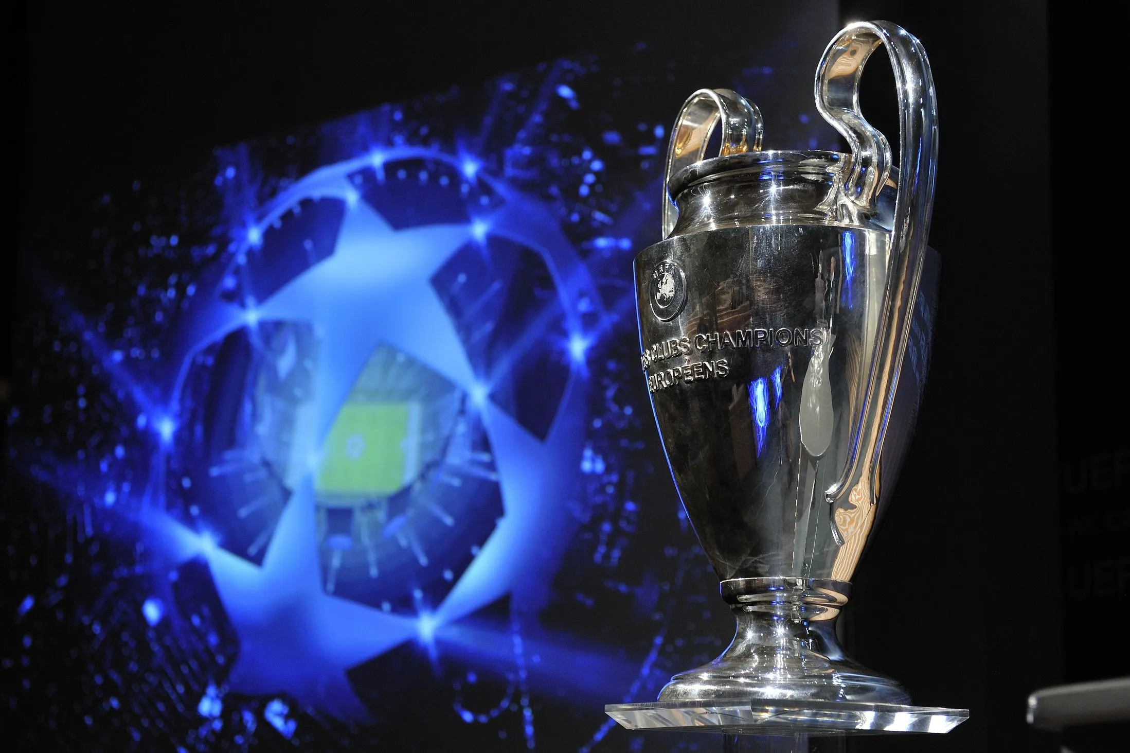Champions-League-trophy