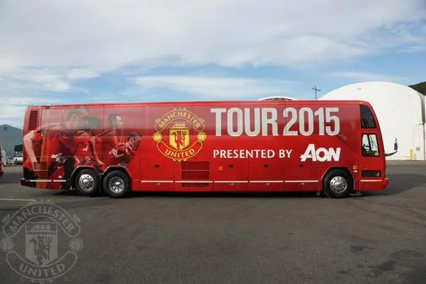 manchester-united-tour-bus