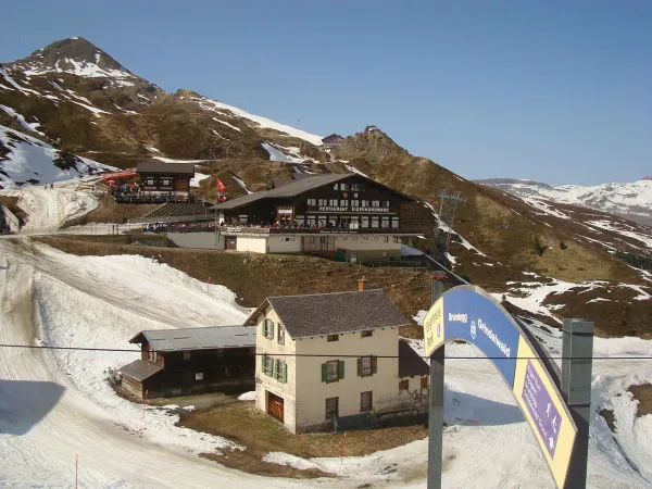 1280px-Jungfrau,_Swiss_Alps