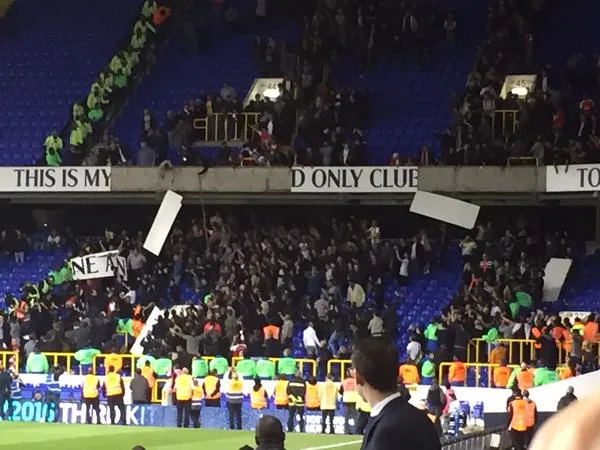 arsenal-fans-white-hart-lane