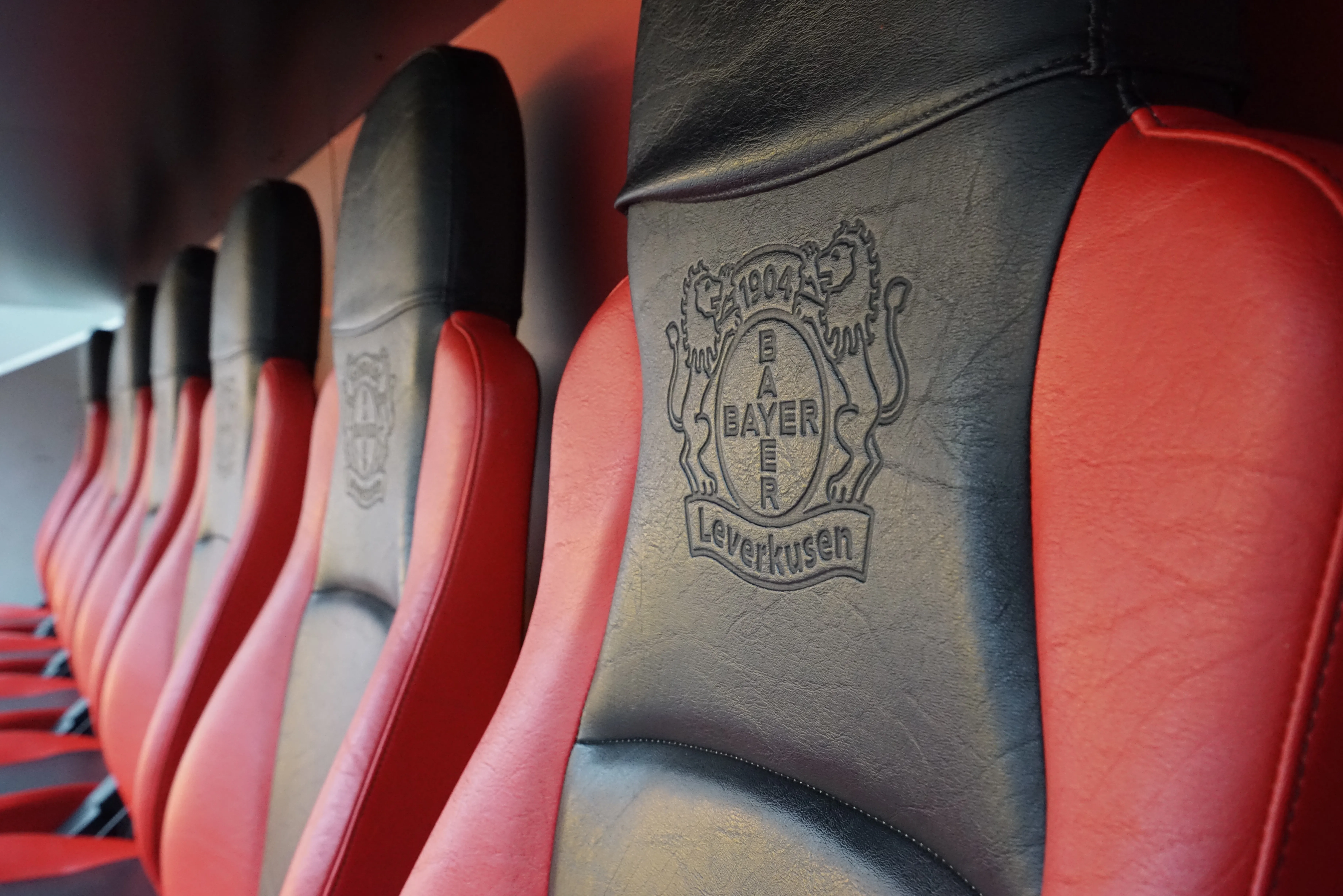 bayer-leverkusen-bench