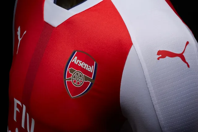 arsenal-home-jersey-side