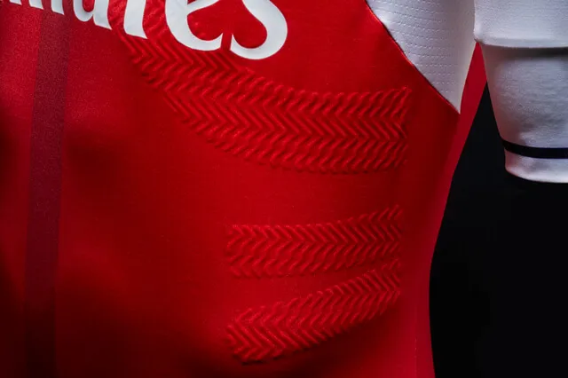 arsenal-jersey-front-detail-side