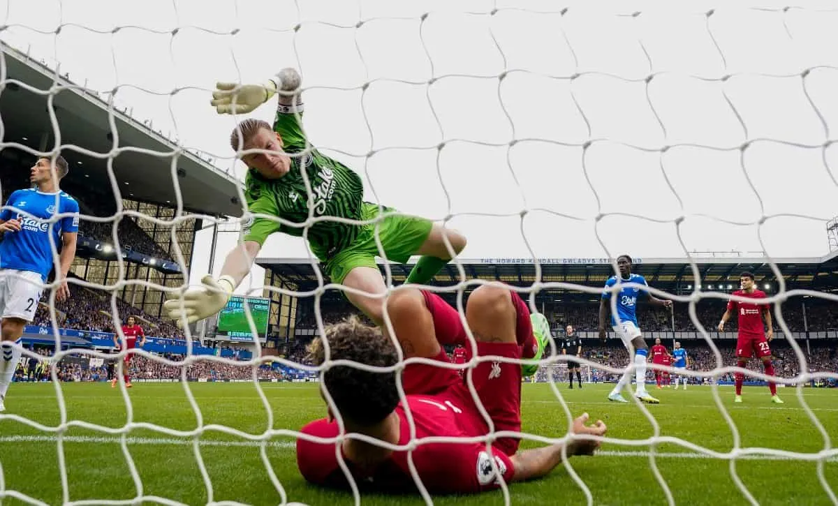 Everton and Liverpool share points