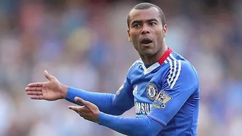 Ashley Cole Reaches an Agreement on a New Contract at Chelsea: The Nightly EPL