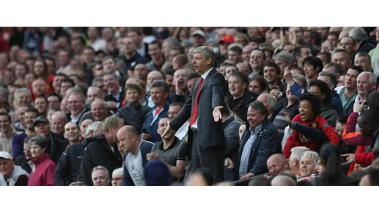 MANCHESTER, ENGLAND – AUGUST 29: Manager Arsene Wenger of Arsenal is sent to the stand during the Barclays Premier League match between Manchester United and Arsenal at Old Trafford on August 29 2009, in Manchester, England. (Photo by Matthew Peters/Manchester United via Getty Images)