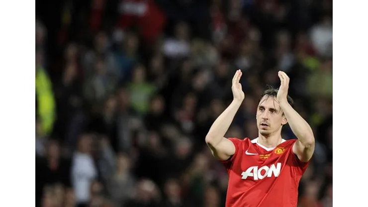 Manchester United's Gary Neville applauds the crowd during his testimonial soccer match against Juventus in Manchester, northern England, May 24, 2011. REUTERS/Nigel Roddis (BRITAIN – Tags: SPORT SOCCER)