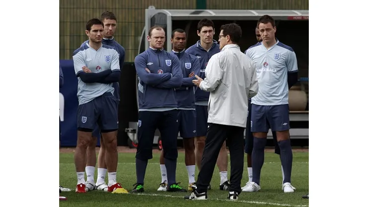 England manager Fabio Capello (2nd R) talks to his players including (L-R) Frank Lampard, Gary Cahill, Wayne Rooney, Ashley Cole, Gareth Barry and John Terry during a team training session in London Colney, north of London March 22, 2011. REUTERS/ Eddie Keogh (BRITAIN – Tags: SPORT SOCCER)