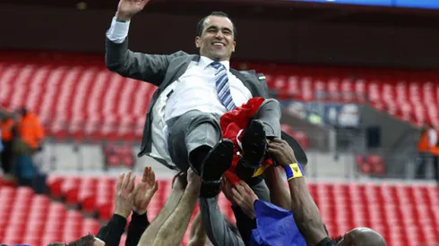 Wigan Athletic's manager Roberto Martinez celebrate their win against Manchester City with his players at the end of their English FA Cup final soccer match at Wembley Stadium, London, Saturday, May 11, 2013. (AP Photo/Matt Dunham)