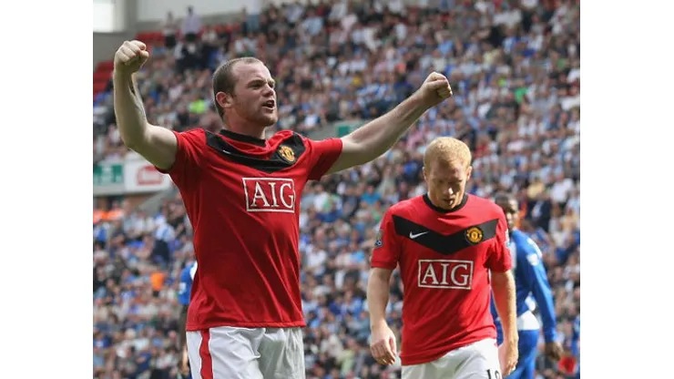 WIGAN, ENGLAND – AUGUST 22: Wayne Rooney of Manchester United celebrates scoring their first goal during the FA Barclays Premier League match between Wigan Athletic and Manchester United at DW Stadium on August 22 2009 in Wigan, England. (Photo by John Peters/Manchester United via Getty Images)