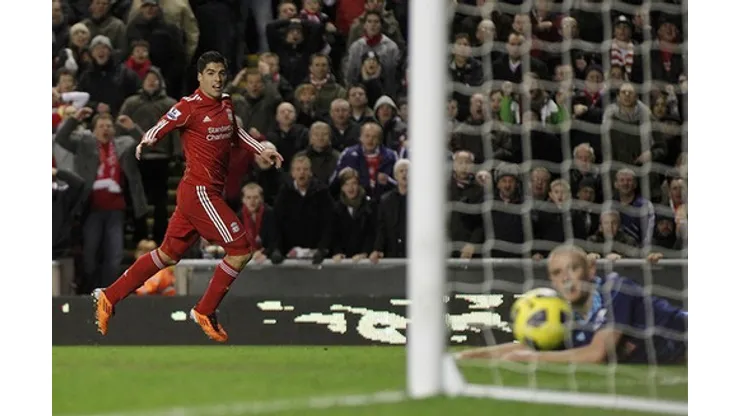 Liverpool's new signing, Luis Suarez (L), scores past Stoke City's Asmir Begovic during their English Premier League soccer match at Anfield in Liverpool, northern England, February 2, 2011. REUTERS/Phil Noble (BRITAIN – Tags: SPORT SOCCER). NO ONLINE/INTERNET USAGE WITHOUT A LICENCE FROM THE FOOTBALL DATA CO LTD. FOR LICENCE ENQUIRIES PLEASE TELEPHONE ++44 (0) 207 […]