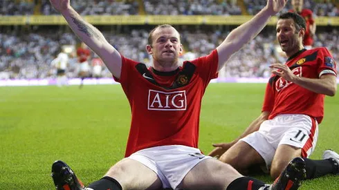 LONDON, ENGLAND - SEPTEMBER 12: Wayne Rooney of Manchester United celebrates scoring their third goal during the FA Barclays Premier League match between Tottenham Hotspur and Manchester United at White Hart Lane on September 12, 2009 in London, England. (Photo by Matthew Peters/Manchester United via Getty Images)