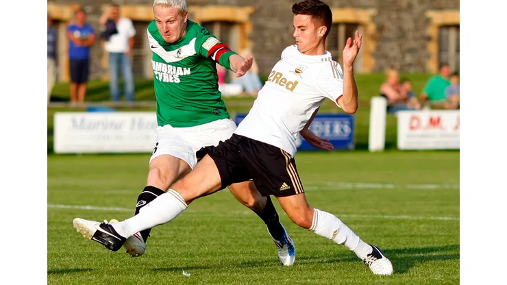 Football – Aberystwyth Town v Swansea City XI Pre Season Friendly – Park Avenue – 25/7/12 Aberystwyth Town's Sean Thornton (L) in action with Swansea City's Henry Jones Mandatory Credit: Action Images / James Benwell Livepic