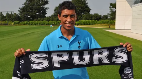 Spurs sell Paulinho to Guangzhou at a £7 million loss