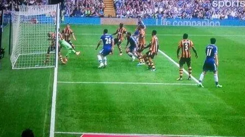 Replay of Premier League's First Goal-Line Technology Decision