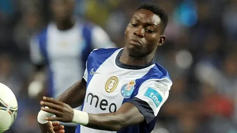 FC Porto's Christian Atsu from Ghana, front, drives the ball past Sporting's Khalid Boulahrouz, from The Netherlands, in a Portuguese League soccer match at the Dragao stadium in Porto, Portugal, Sunday, Oct. 7, 2012. Porto won 2-0.(AP Photo/Paulo Duarte)