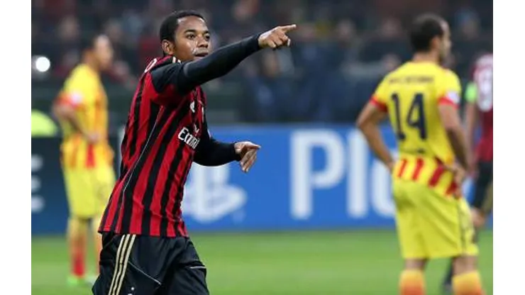 Robinho Makes an Amazing Flick, Scores and Misses an Open Goal All In One Game Against Barcelona [GIF]