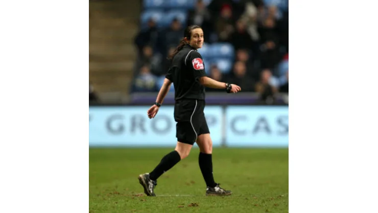 Female referee Amy Fearn comes on to take over from original referee Anthony Bates after he pulled a muscle in his leg