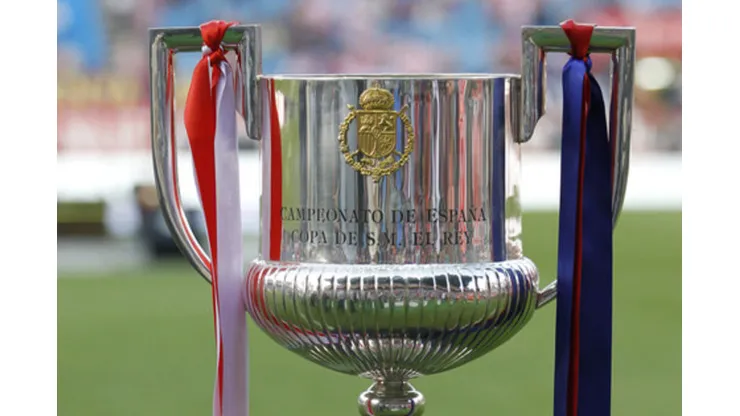 MADRID, SPAIN – MAY 25: A general view of the Copa del Rey trophy prior of the Copa del Rey Final match between Athletic Bilbao and Barcelona at Vicente Calderon Stadium on May 25, 2012 in Madrid, Spain. (Photo by Angel Martinez/Getty Images)
