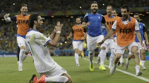 Samaras Scores Last Minute Penalty to Send Greece to Round Of 16