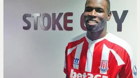 Stoke City Sign Mame Biram Diouf and Teixeira