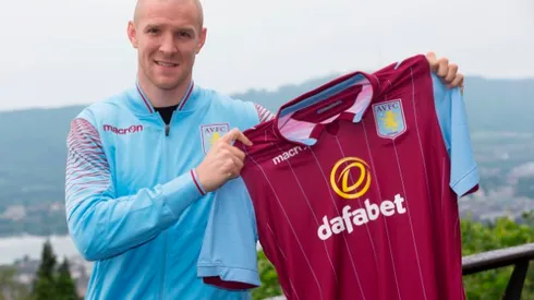 Swiss International Philippe Senderos Joins Aston Villa