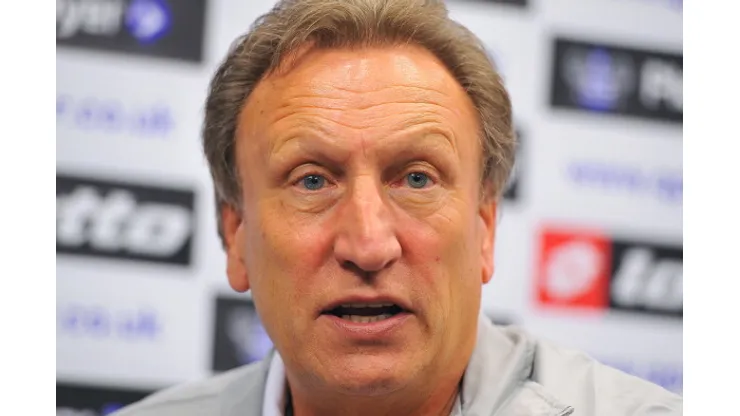Queens Park Rangers (QPR) manager Neil Warnock and Malaysian tycoon Tony Fernandes (not pictured) address a press conference at Loftus Road in London, on August 18, 2011. Malaysian tycoon Tony Fernandes has completed his takeover of Queens Park Rangers, the Premier League club confirmed here Thursday. Fernandes, the owner of budget airline AirAsia, secured his […]