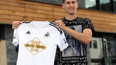 Swansea City Announces £7m Signing of Argentina Defender Federico Fernandez