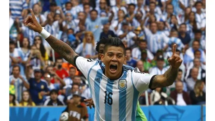 Argentina's Marcos Rojo celebrates after scoring a goal during the 2014 World Cup Group F soccer match against Nigeria at the Beira Rio stadium in Porto Alegre June 25, 2014. REUTERS/Stefano Rellandini