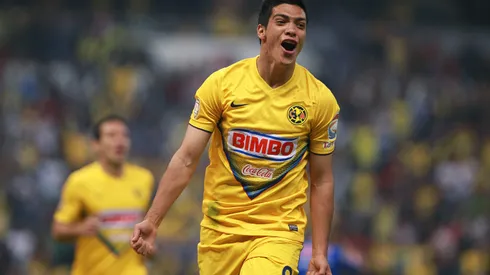 DISTRITO FEDERAL, MEXICO - DICIEMBRE 01: Raul Jimenez del America en festejo durante el partido de vuelta de cuartos de final de la Liga Bancomer Mx en el Azteca el 1 de Diciembre de 2013 en el Distrito Federal, Mexico. (Foto: Manuel Velasquez/JAM MEDIA)