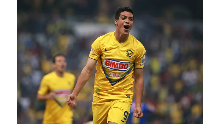 DISTRITO FEDERAL, MEXICO – DICIEMBRE 01: Raul Jimenez del America en festejo durante el partido de vuelta de cuartos de final de la Liga Bancomer Mx en el Azteca el 1 de Diciembre de 2013 en el Distrito Federal, Mexico. (Foto: Manuel Velasquez/JAM MEDIA)