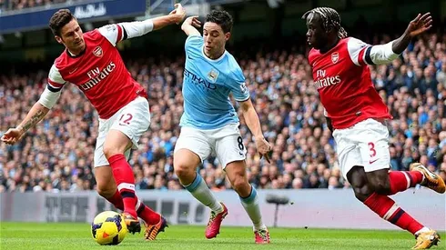 Manchester City v Arsenal - Premier League...MANCHESTER, ENGLAND - DECEMBER 14: Samir Nasri of Manchester City is marshalled by Olivier Giroud and Bacary Sagna of Arsenal during the Barclays Premier League match between Manchester City and Arsenal at Etihad Stadium on December 14, 2013 in Manchester, England. (Photo by Clive Brunskill/Getty Images)