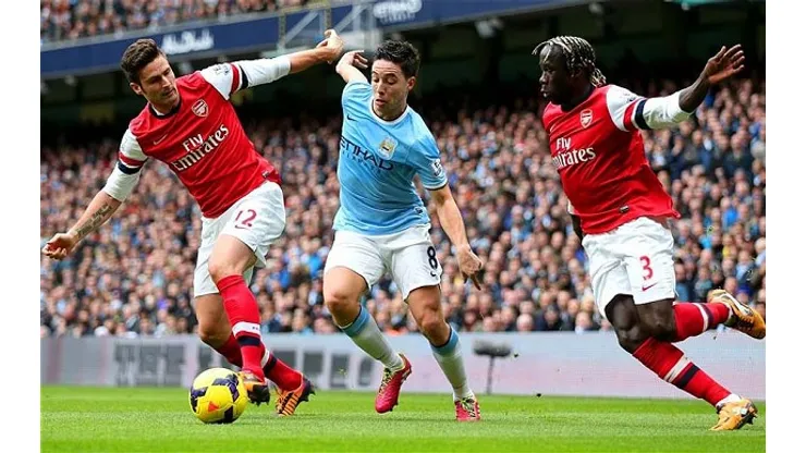 Manchester City v Arsenal – Premier League...MANCHESTER, ENGLAND – DECEMBER 14: Samir Nasri of Manchester City is marshalled by Olivier Giroud and Bacary Sagna of Arsenal during the Barclays Premier League match between Manchester City and Arsenal at Etihad Stadium on December 14, 2013 in Manchester, England. (Photo by Clive Brunskill/Getty Images)