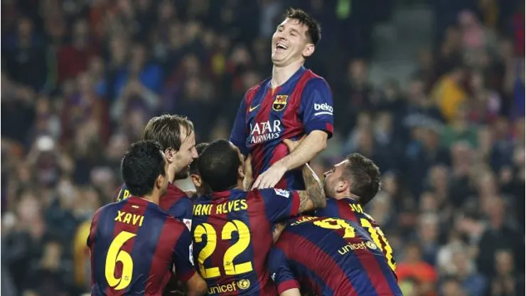 Barcelona's Lionel Messi celebrates his second goal with teammates during their Spanish first division soccer match against Sevilla at Nou Camp stadium in Barcelona November 22, 2014. Barcelona forward Messi set a La Liga scoring record of 253 goals when he claimed a hat-trick in Saturday's match at home to Sevilla. REUTERS/Gustau Nacarino (SPAIN – […]