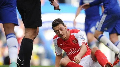 Arsenal's Mesut Ozil Ruled Out A Further Seven Weeks Due To Knee Injury