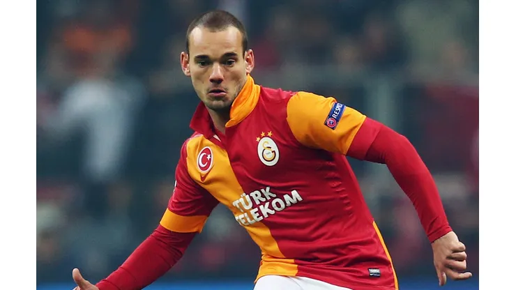 during the UEFA Champions League Round of 16 first leg match between Galatasaray and FC Schalke 04 at the Turk Telekom Arena on February 20, 2013 in Istanbul, Turkey.